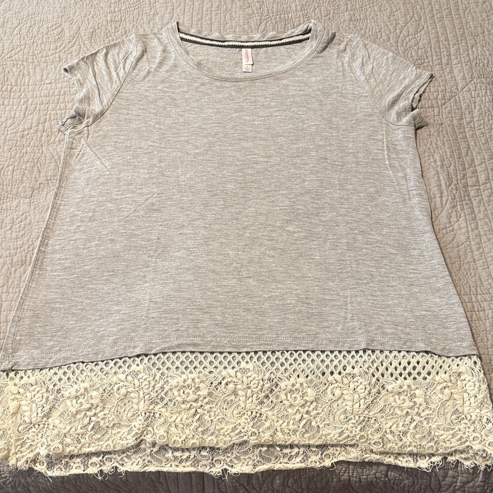 Xhilaration Gray Tee with Cream Lace Hem - Short Sleeve Women's Top